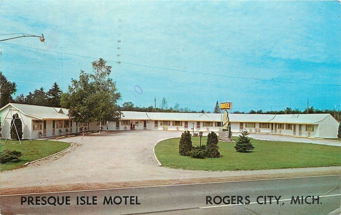 Presque Isles Huron Shore Motel (Presque Isle Motel) - Vintage Post Card (newer photo)